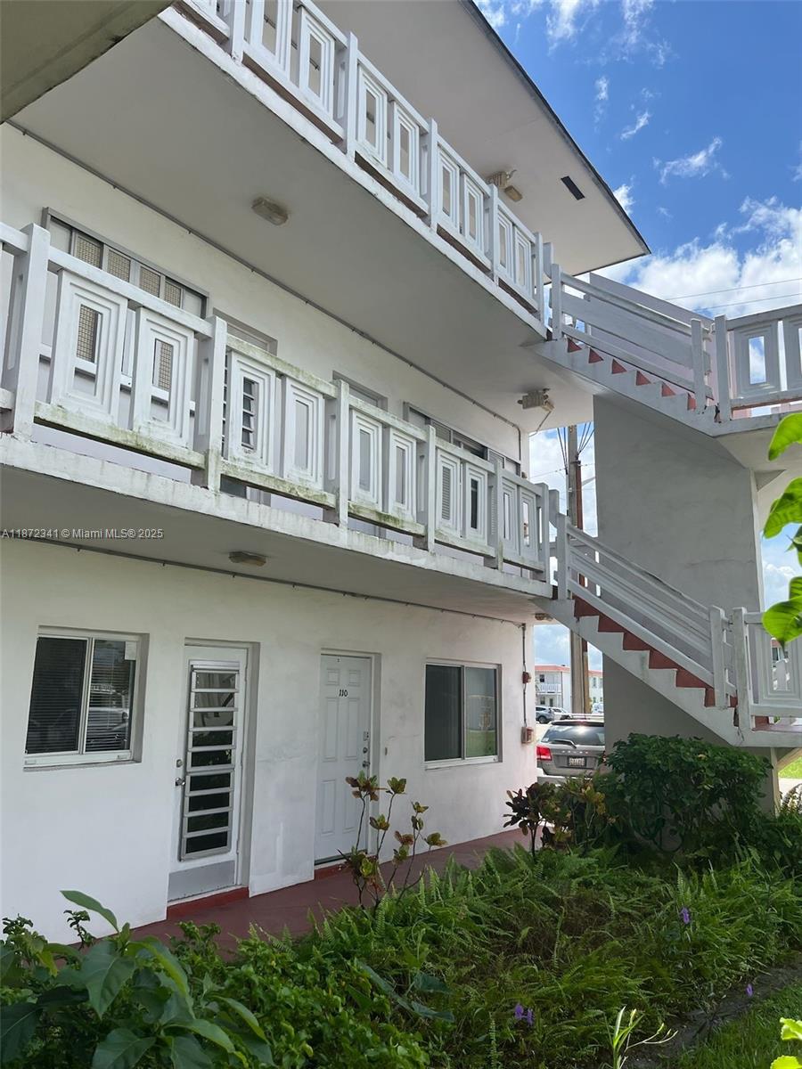 BEAUTIFUL APARTMENT IN 55+ COMMUNITY,