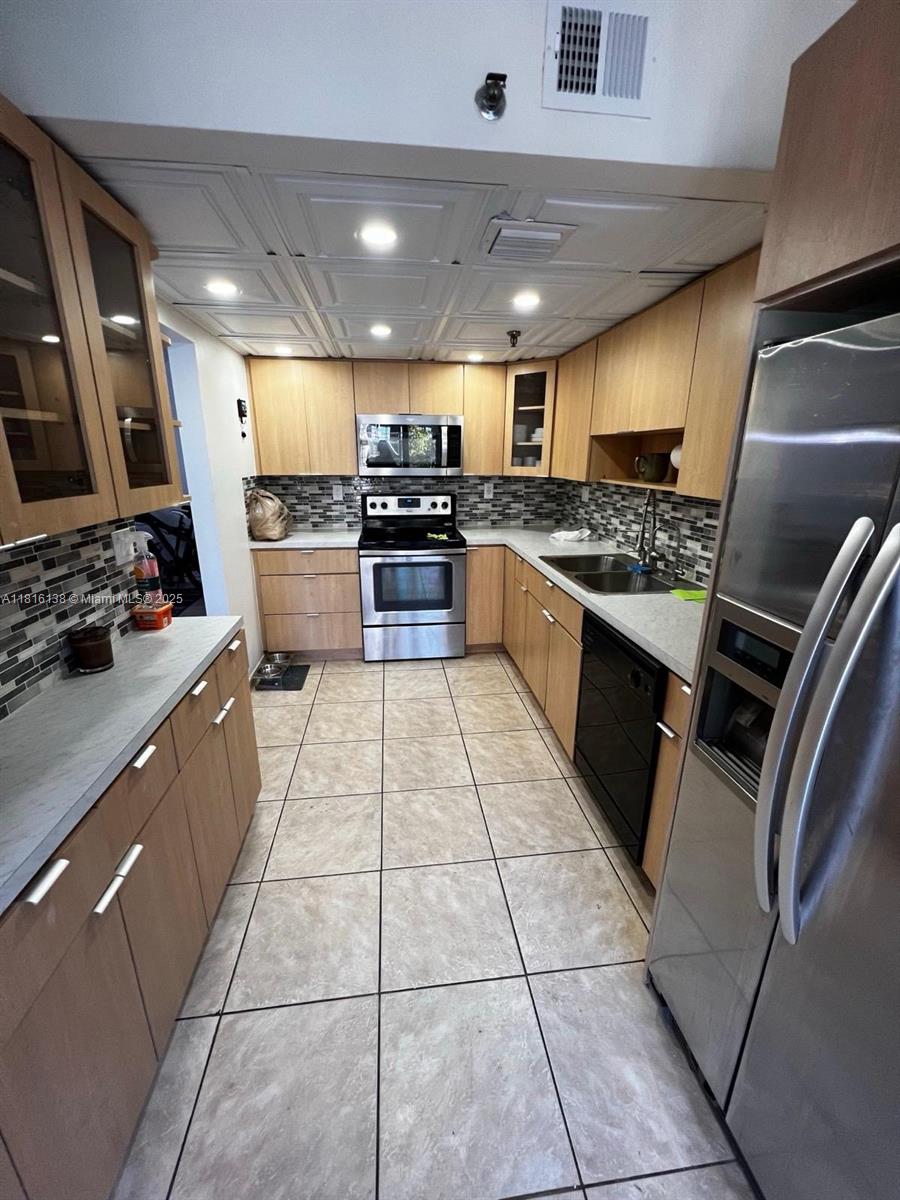 Property for Sale at 17890 W Dixie Hwy 421 Hwy 421, Miami, Broward County, Florida - Bedrooms: 2 
Bathrooms: 2  - $249,900