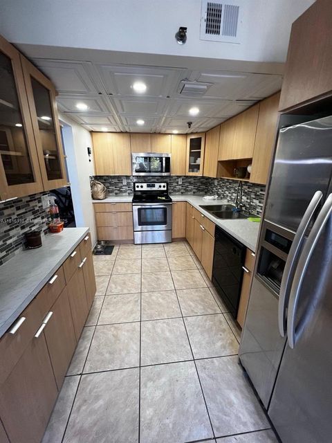 17890 W Dixie Hwy 421 Hwy 421 Miami FL 33160