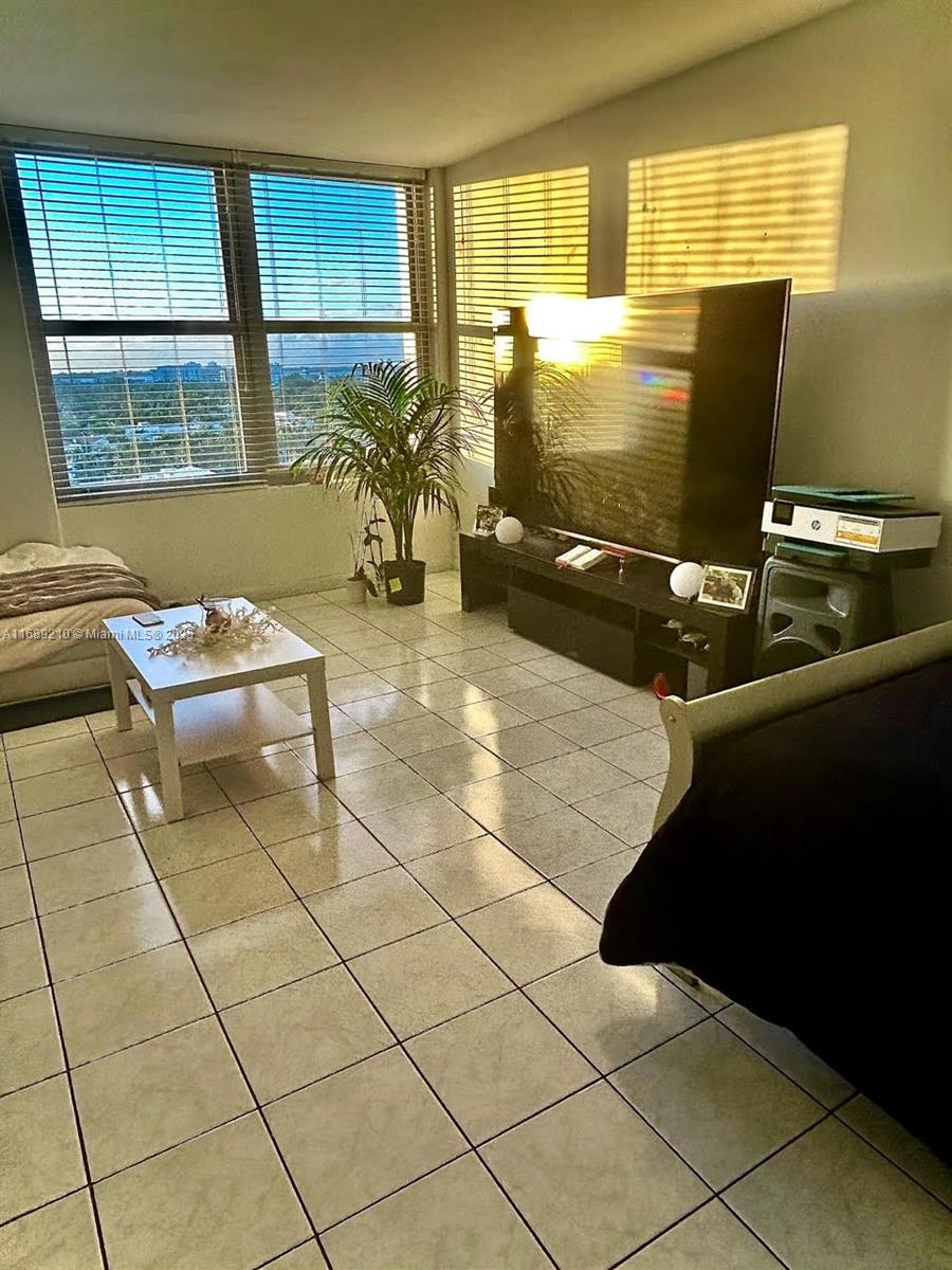 2899 Collins Ave 1448