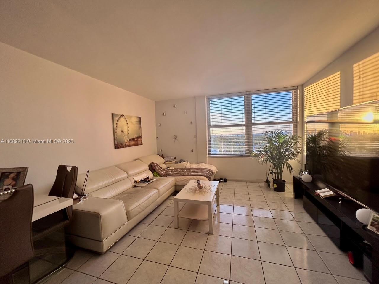 2899 Collins Ave 1448
