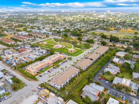 A home in Deerfield Beach