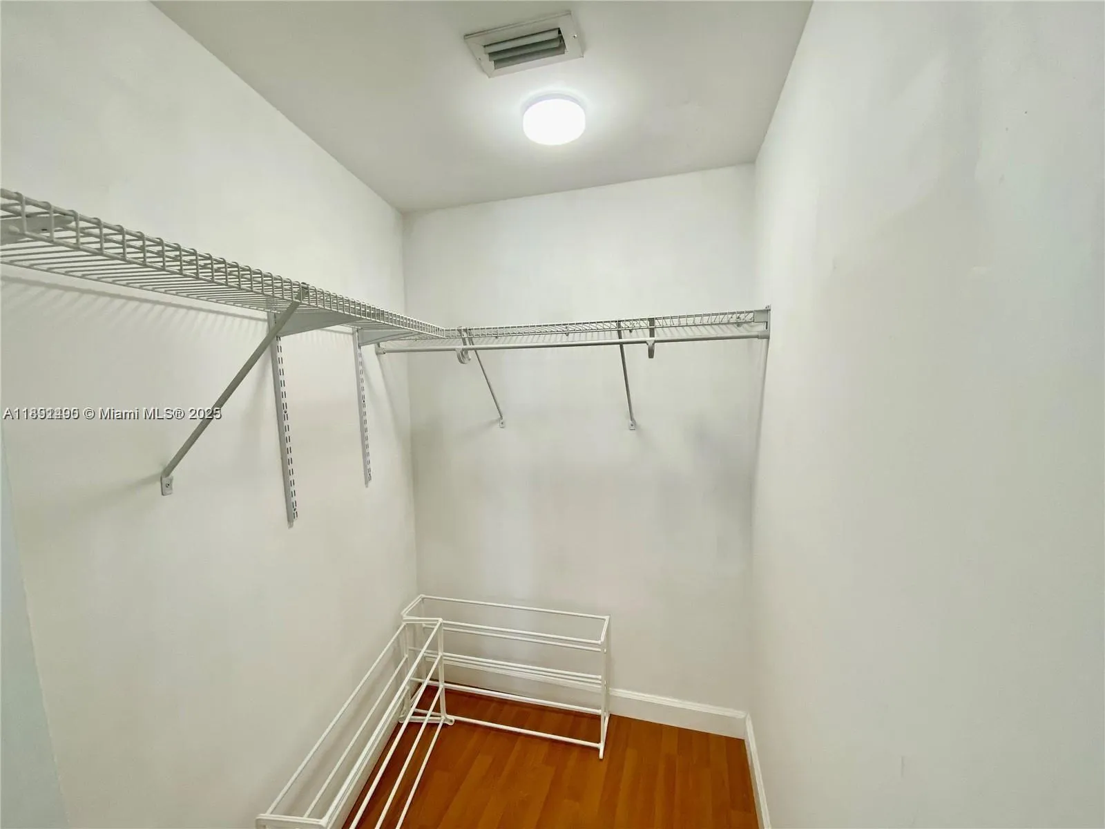 Miami, Florida 33129, United States, 1 Bedroom Bedrooms, ,2 BathroomsBathrooms,Residential,Active,224535