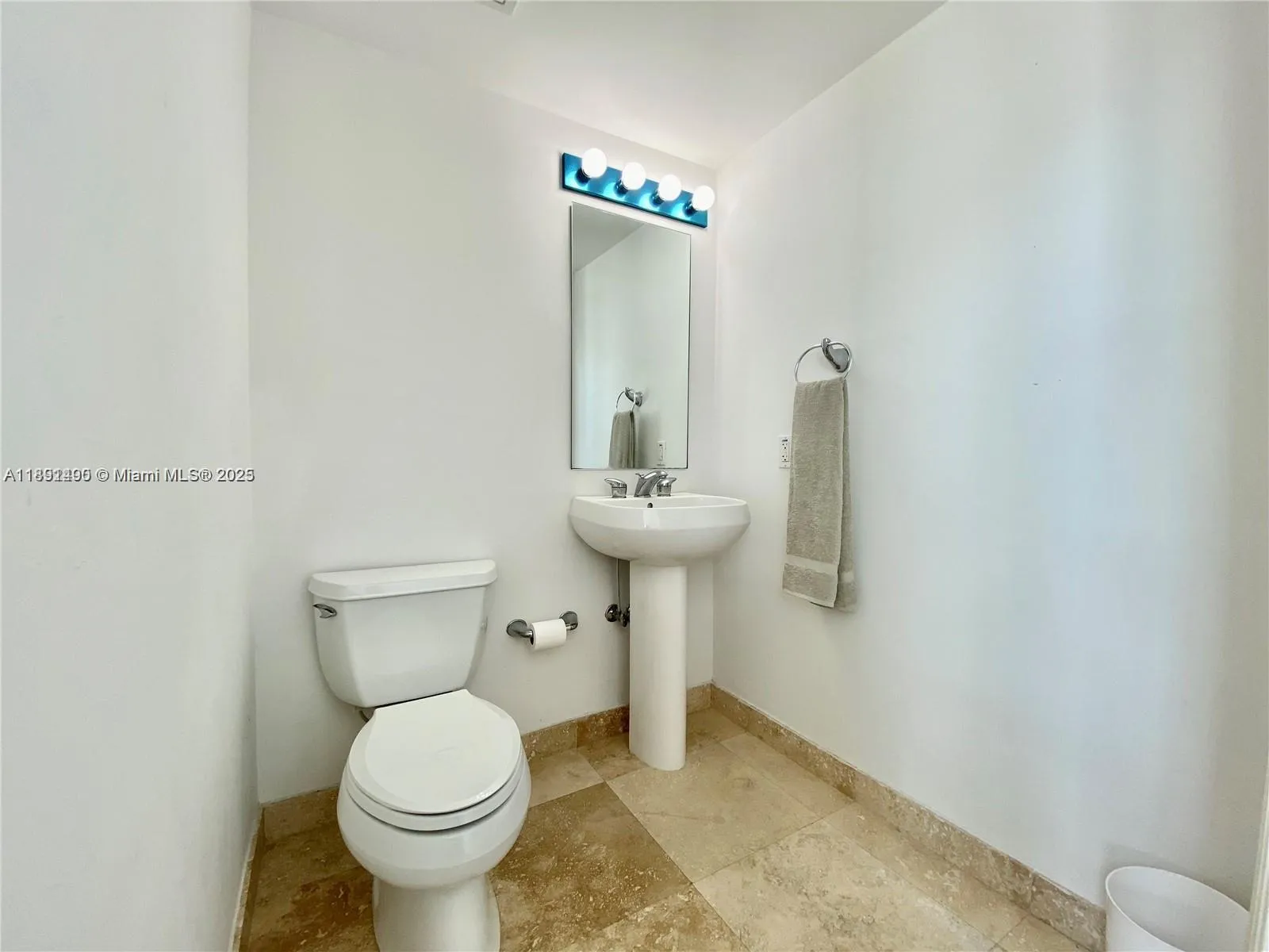 Miami, Florida 33129, United States, 1 Bedroom Bedrooms, ,2 BathroomsBathrooms,Residential,Active,224535