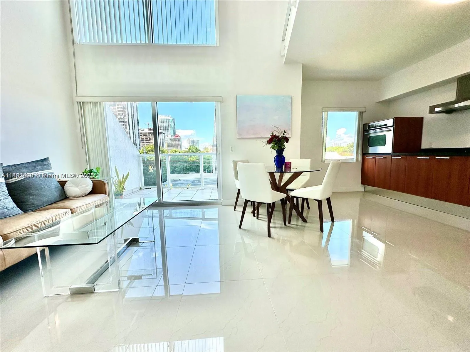 Miami, Florida 33129, United States, 1 Bedroom Bedrooms, ,2 BathroomsBathrooms,Residential,Active,224535