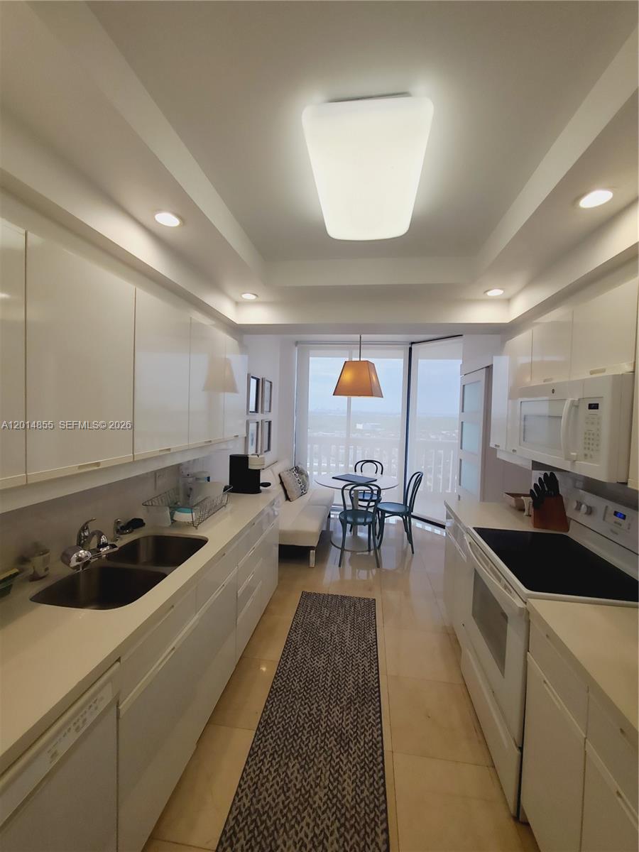 2000 ISL BLVD WILLIAMS IS - Residential Lease
