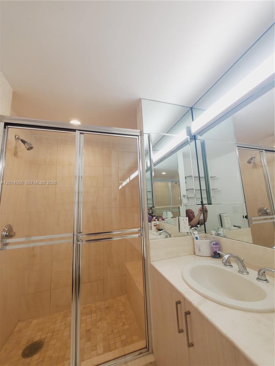 2000 ISL BLVD WILLIAMS IS - Residential Lease
