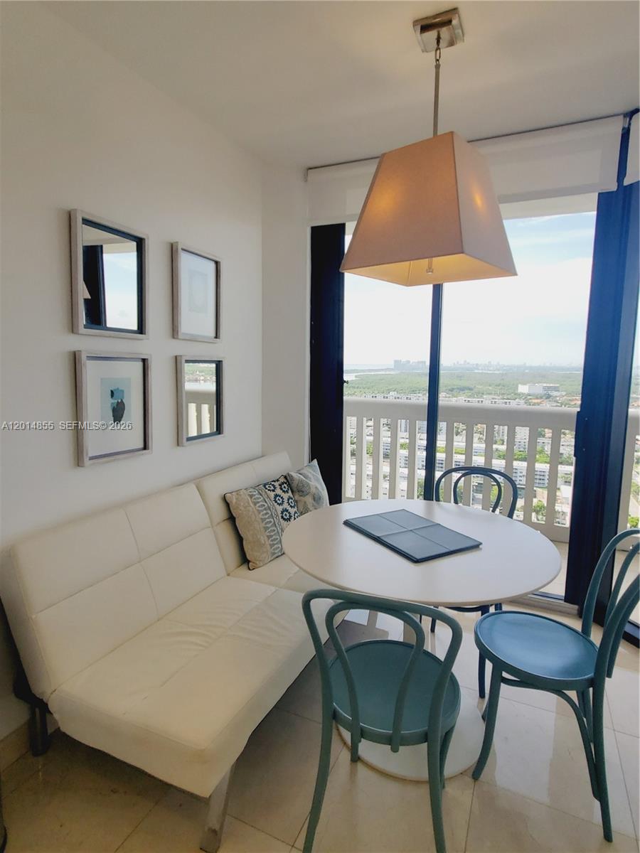 2000 ISL BLVD WILLIAMS IS - Residential Lease