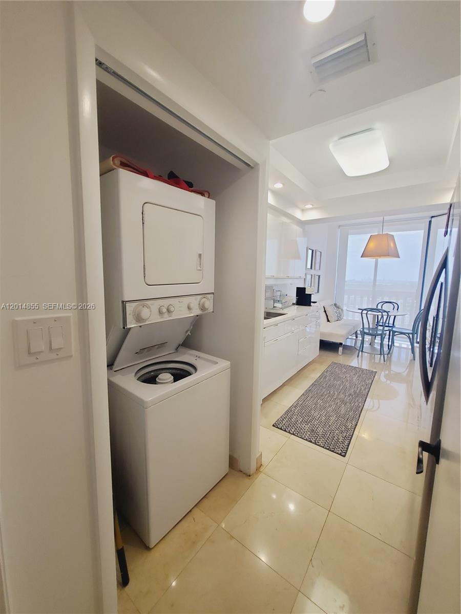 2000 ISL BLVD WILLIAMS IS - Residential Lease