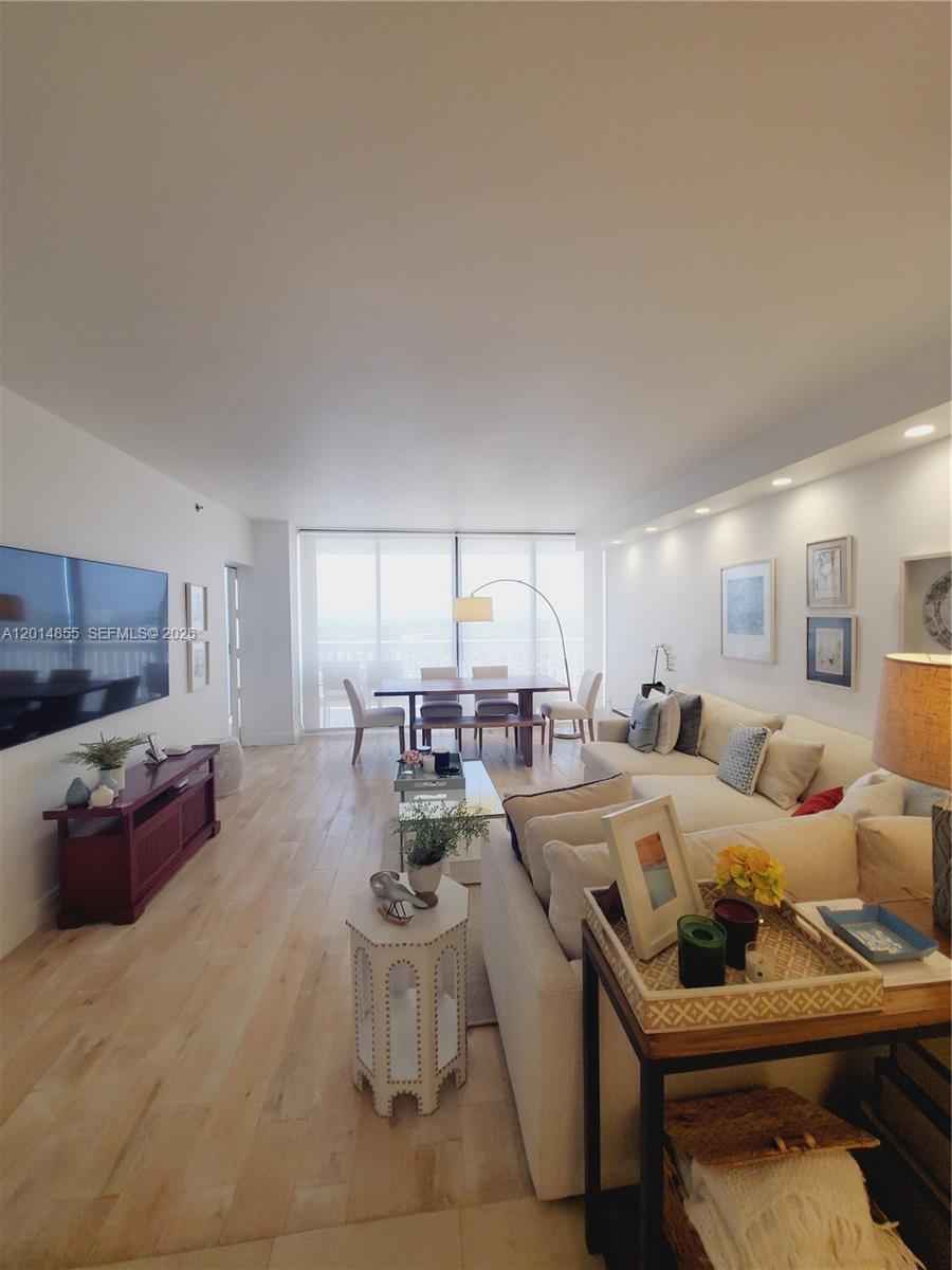 2000 ISL BLVD WILLIAMS IS - Residential Lease