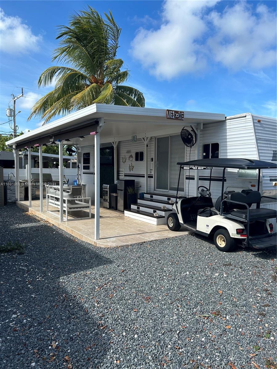 The Florida Keys dream is right here for you! Located in the Key Largo Calusa Campground community, this 35' Hornet 2005 RV 2/1 with a rental history is on the market! Located a few feet from the Florida Bay, this community offers multiple amenities including: boat-ramp, clubhouse, tennis court, playground, pool, and more! Come enjoy the outdoors all year round! Daily rentals in Calusa Campground!