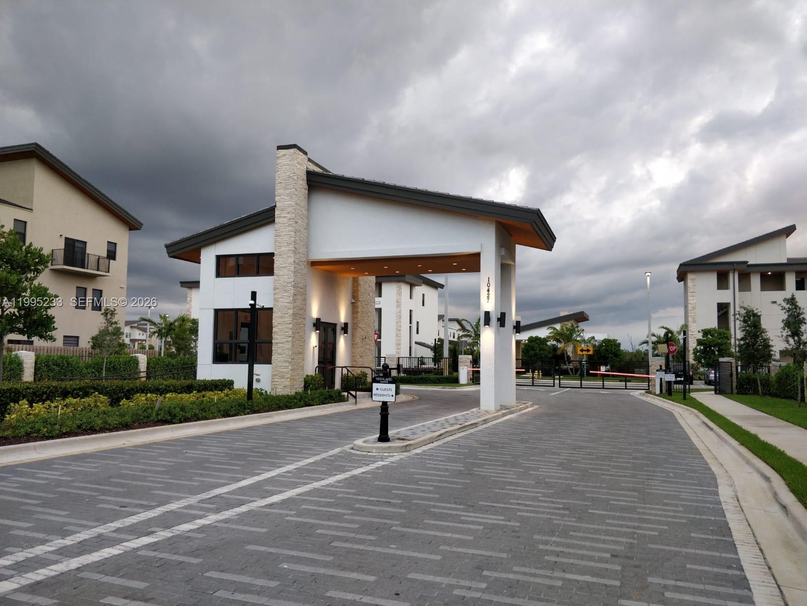 HIGHLAND AT PARK CENTRAL - Residential