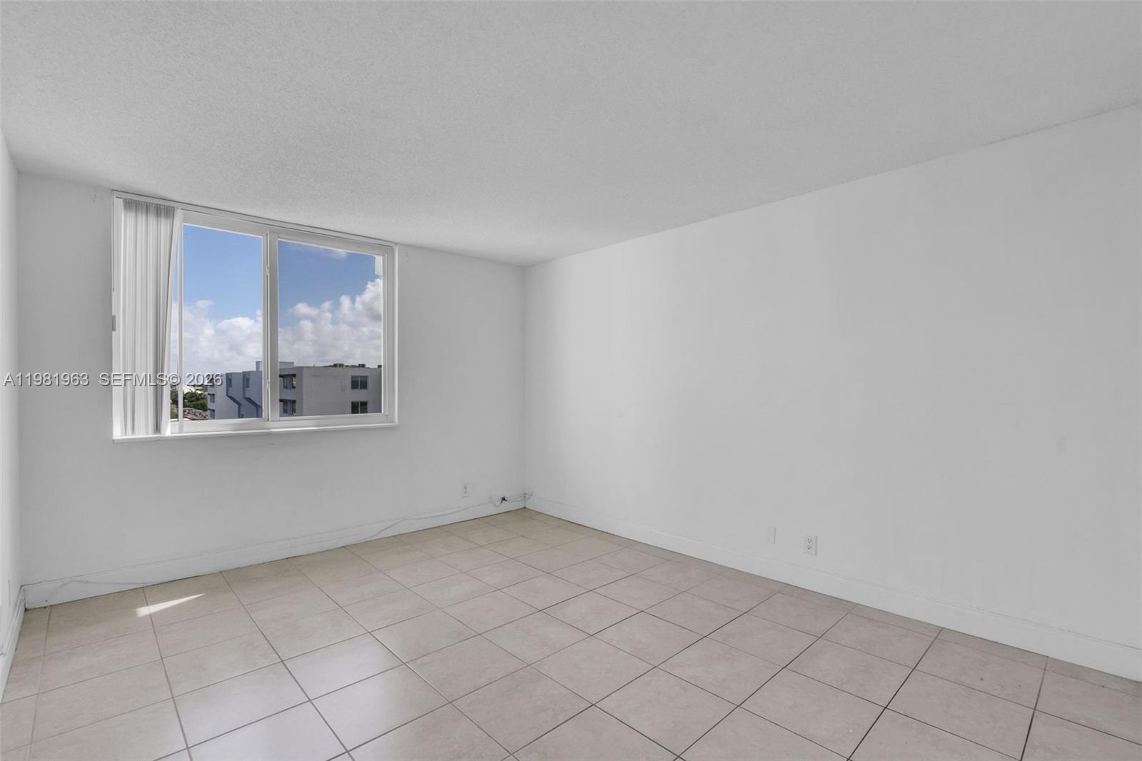 DADELAND PLACE CONDO - Residential