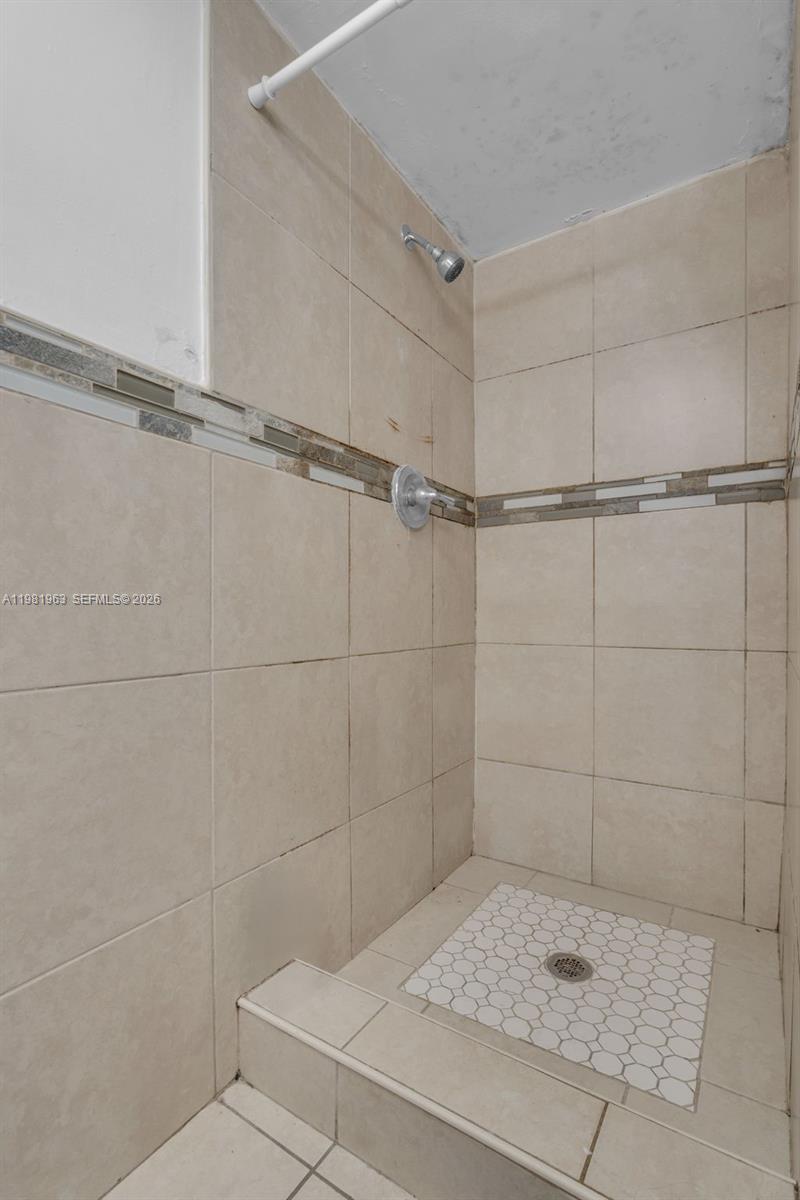 DADELAND PLACE CONDO - Residential