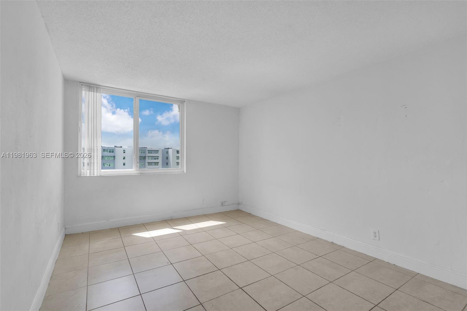 DADELAND PLACE CONDO - Residential