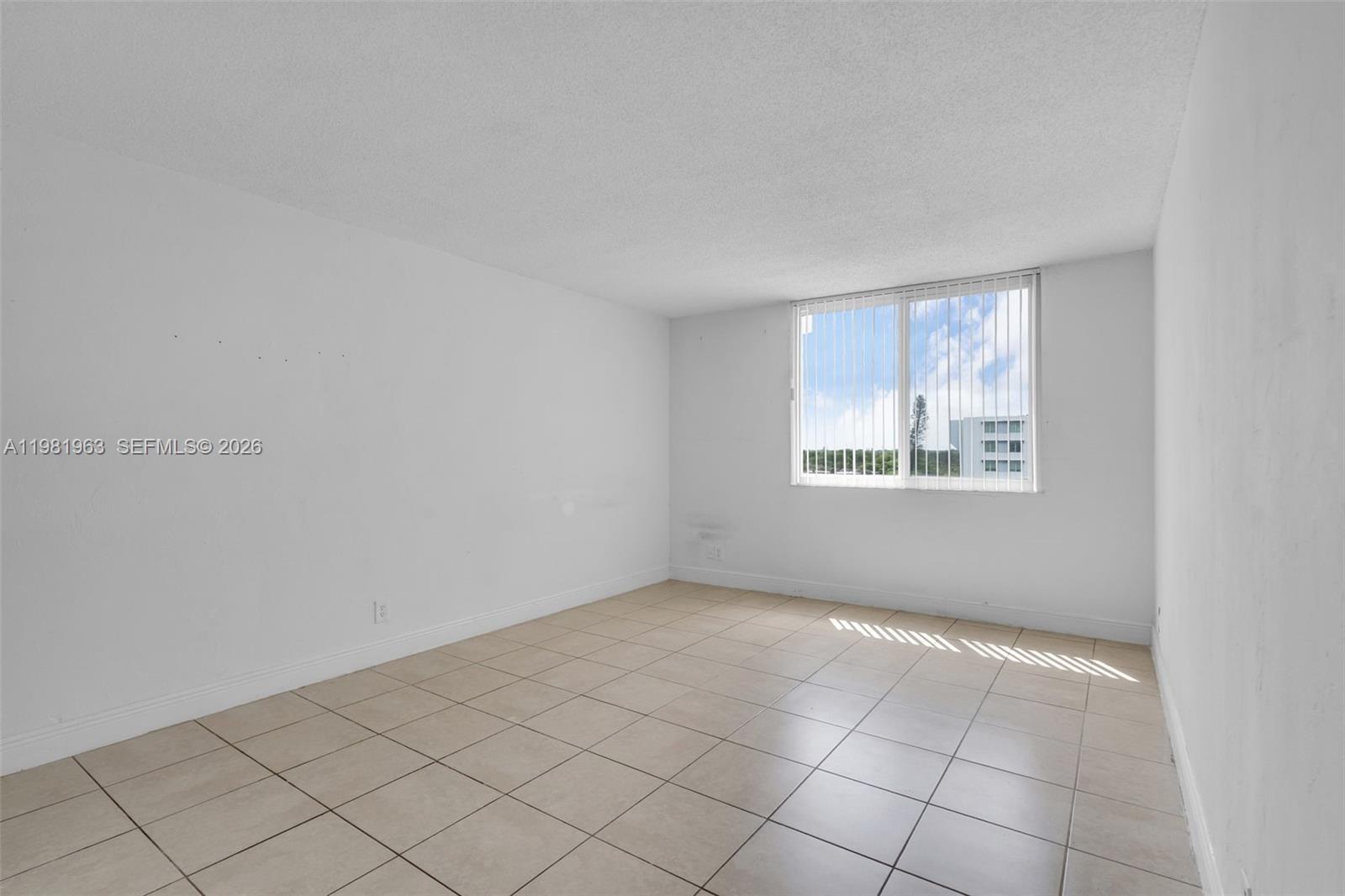 DADELAND PLACE CONDO - Residential