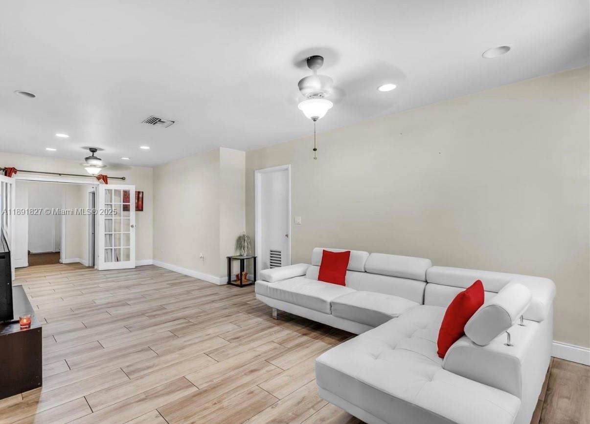 LINWOOD GARDENS - Residential