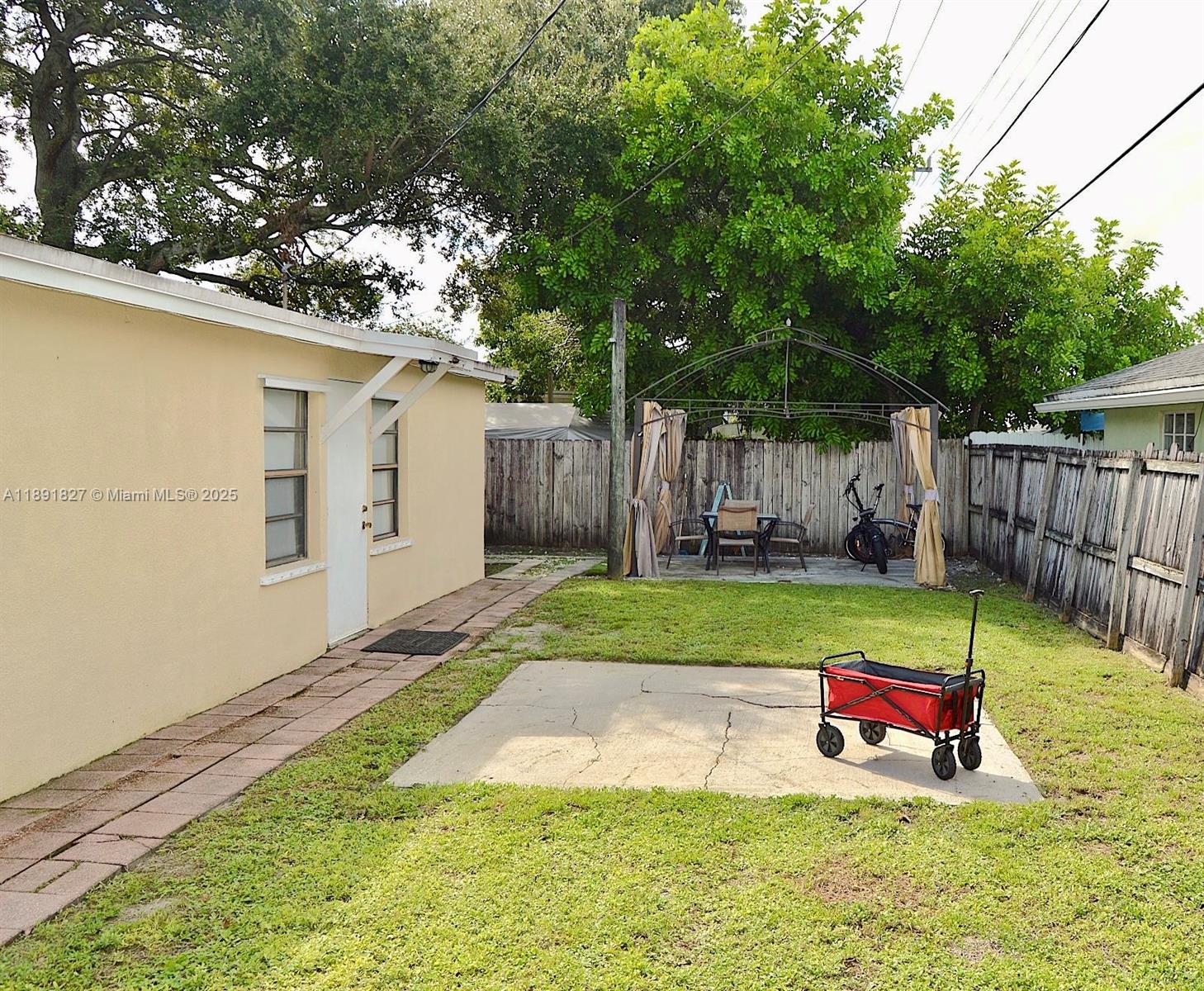LINWOOD GARDENS - Residential