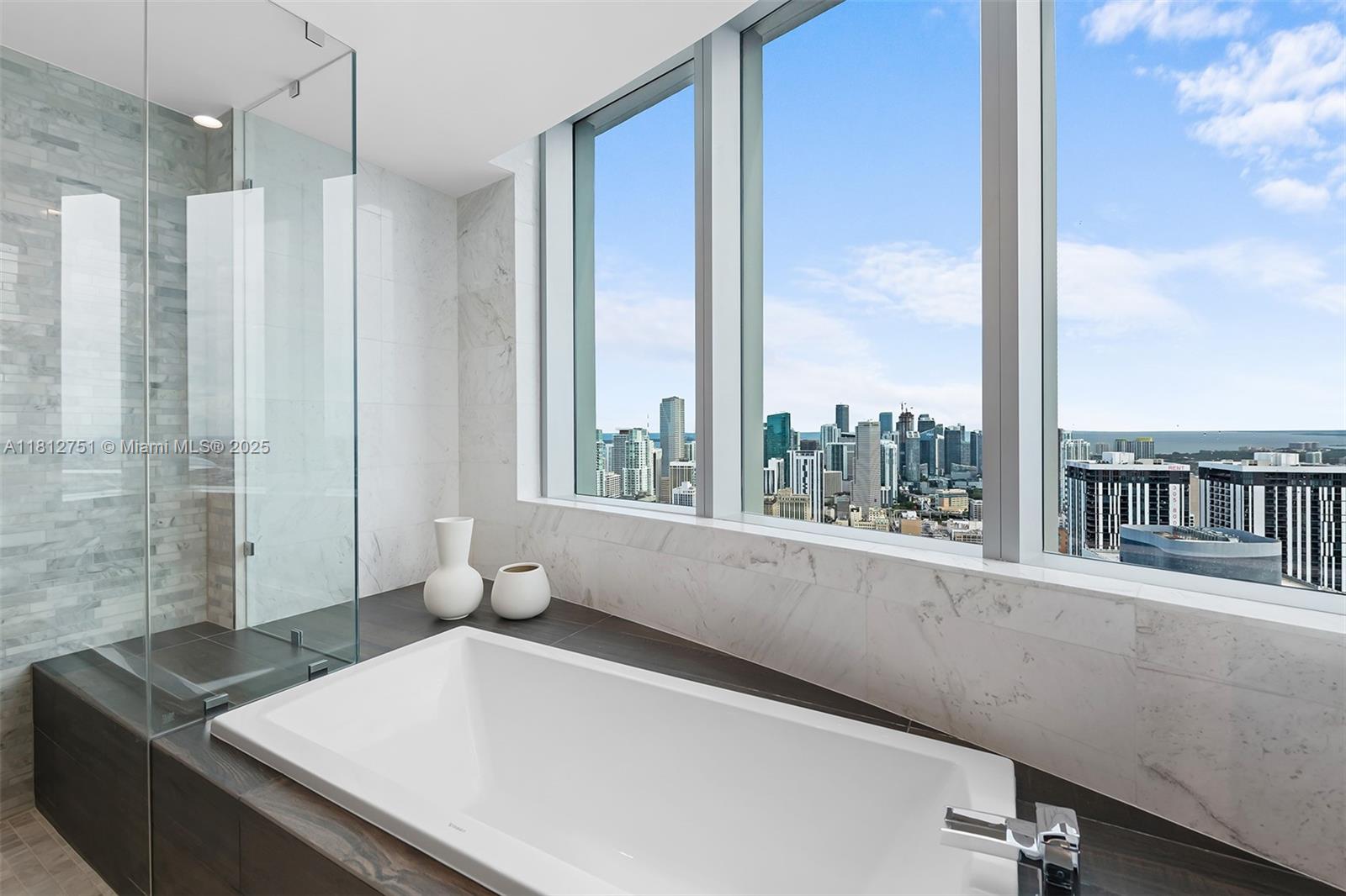 PARAMOUNT MIAMI WORLDCENT - Residential