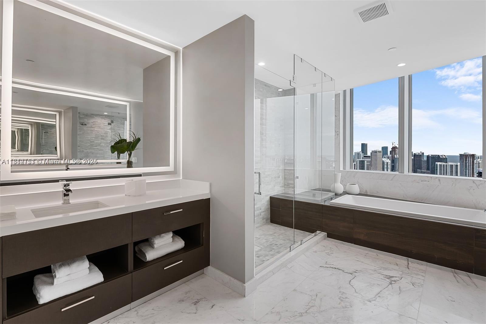 PARAMOUNT MIAMI WORLDCENT - Residential