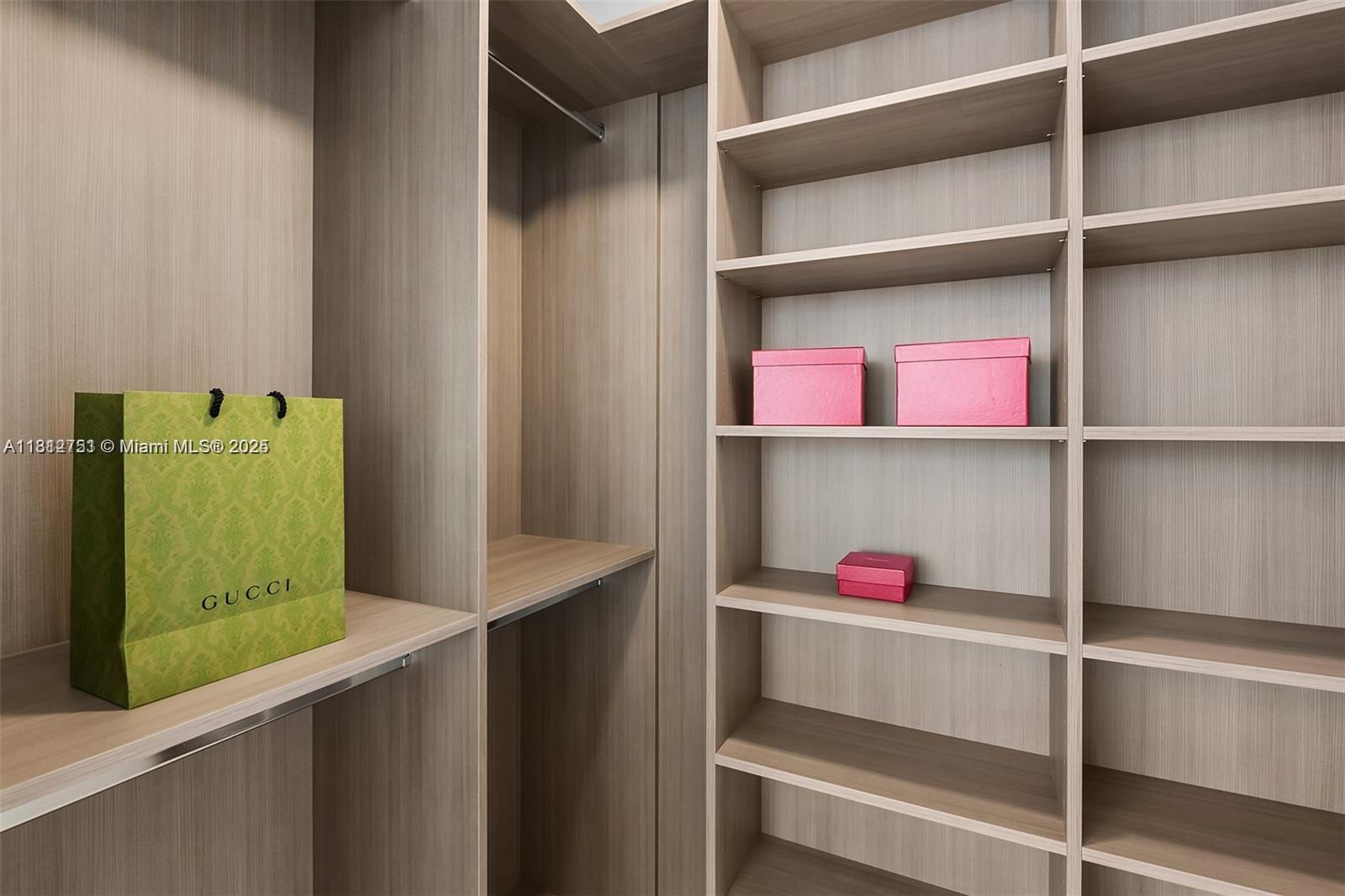 PARAMOUNT MIAMI WORLDCENT - Residential