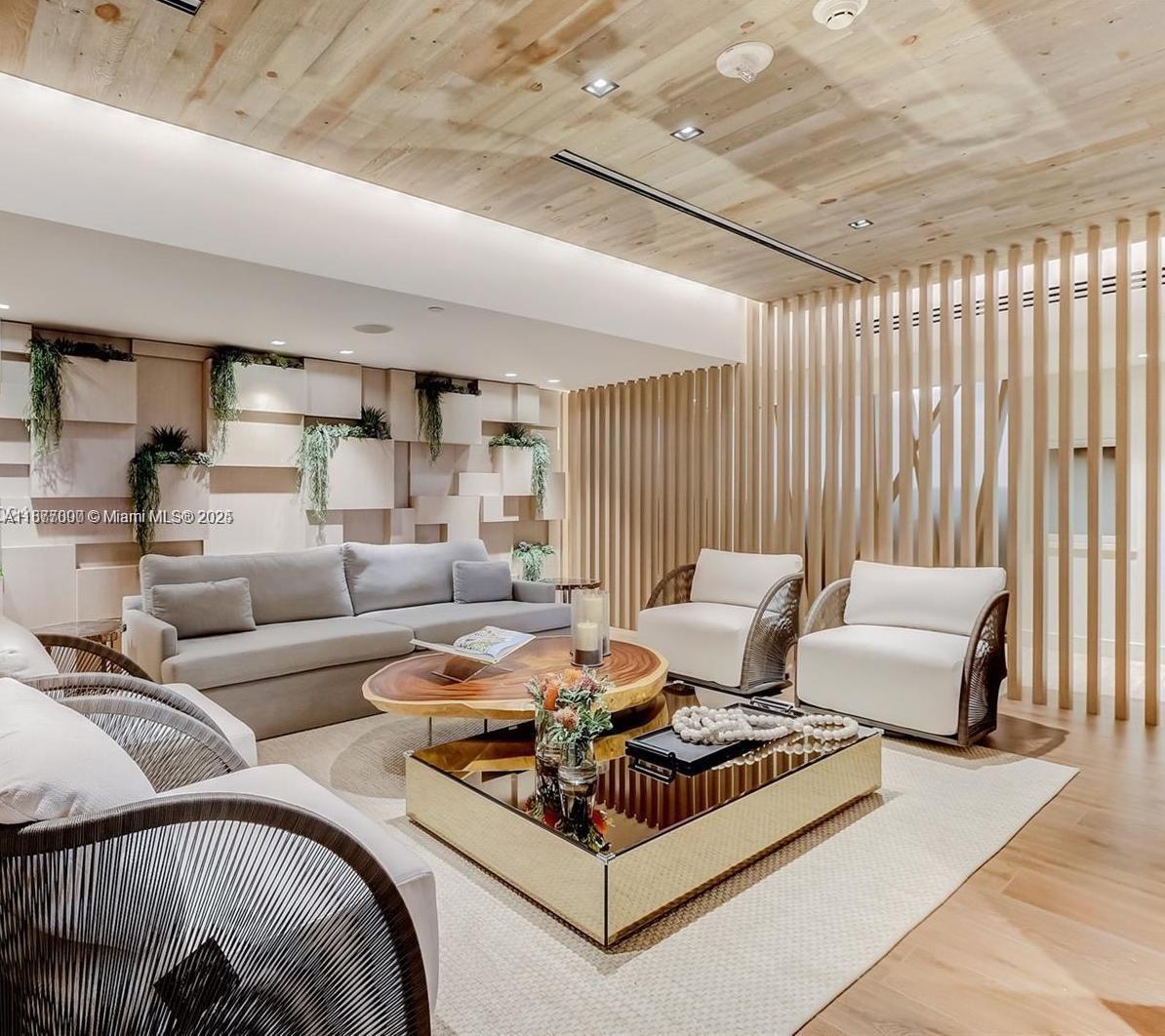 RONEY PALACE CONDO - Residential