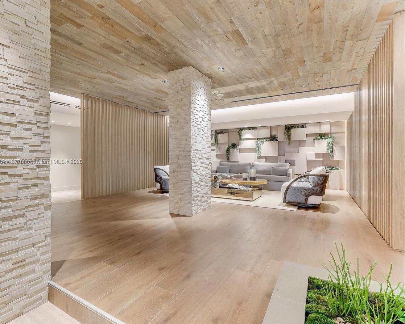 RONEY PALACE CONDO - Residential