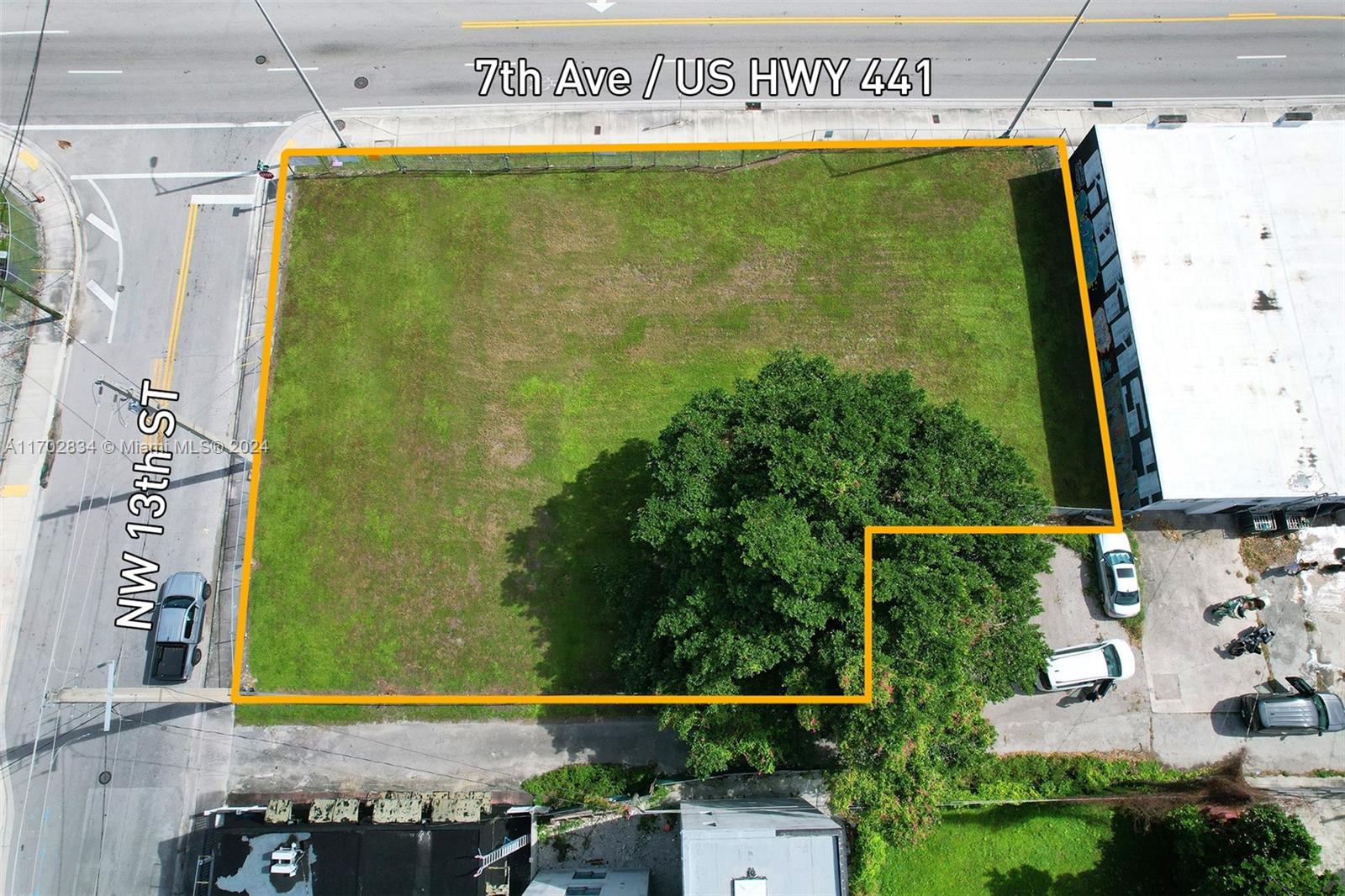 Main image without alt text