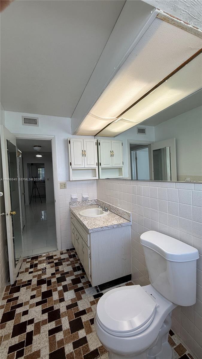 BARCLAY ARMS CONDO - Residential