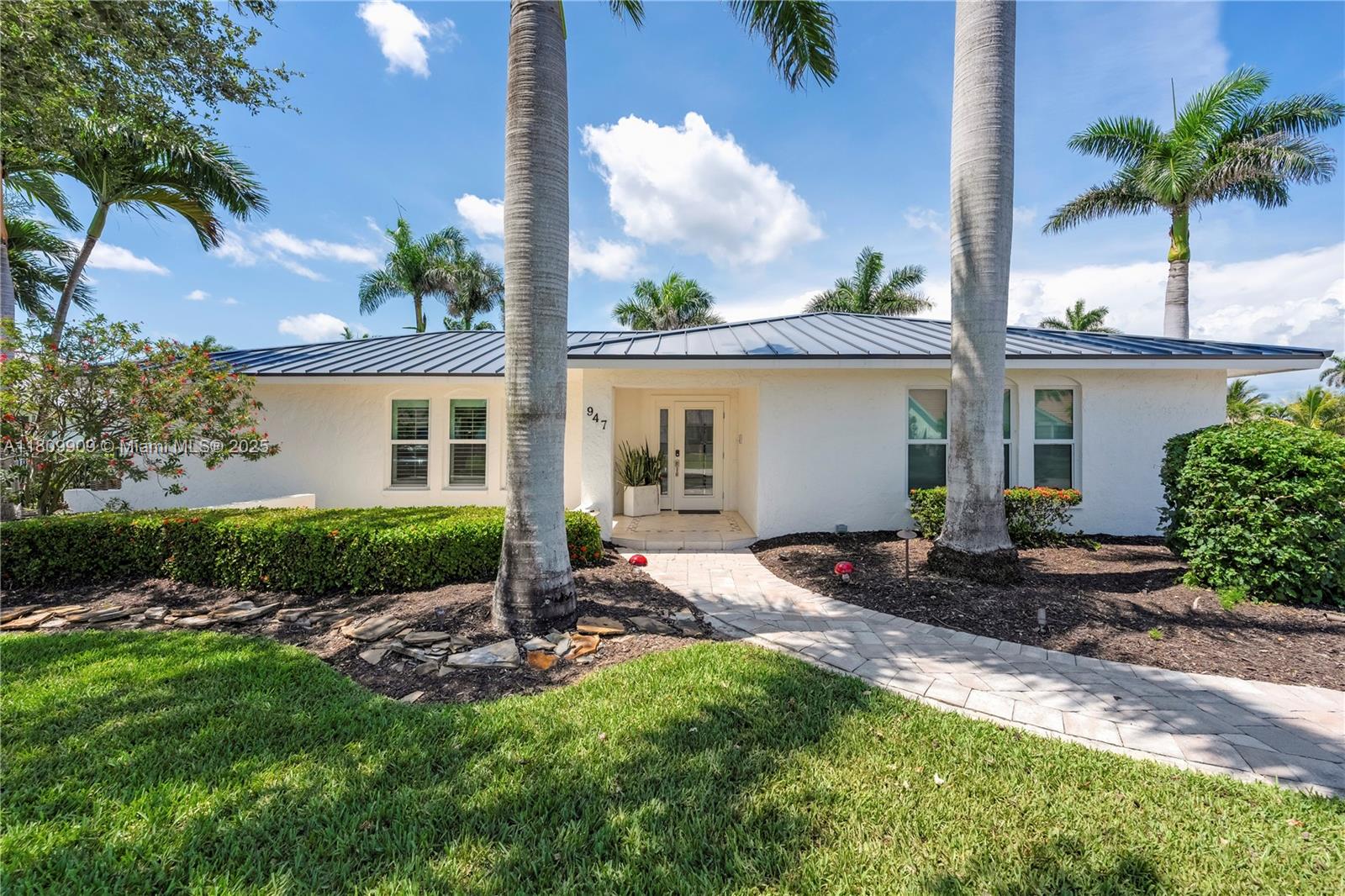 947 S Town And River Dr, Fort Myers, Lee County, Florida - 4 Bedrooms  
4 Bathrooms - 