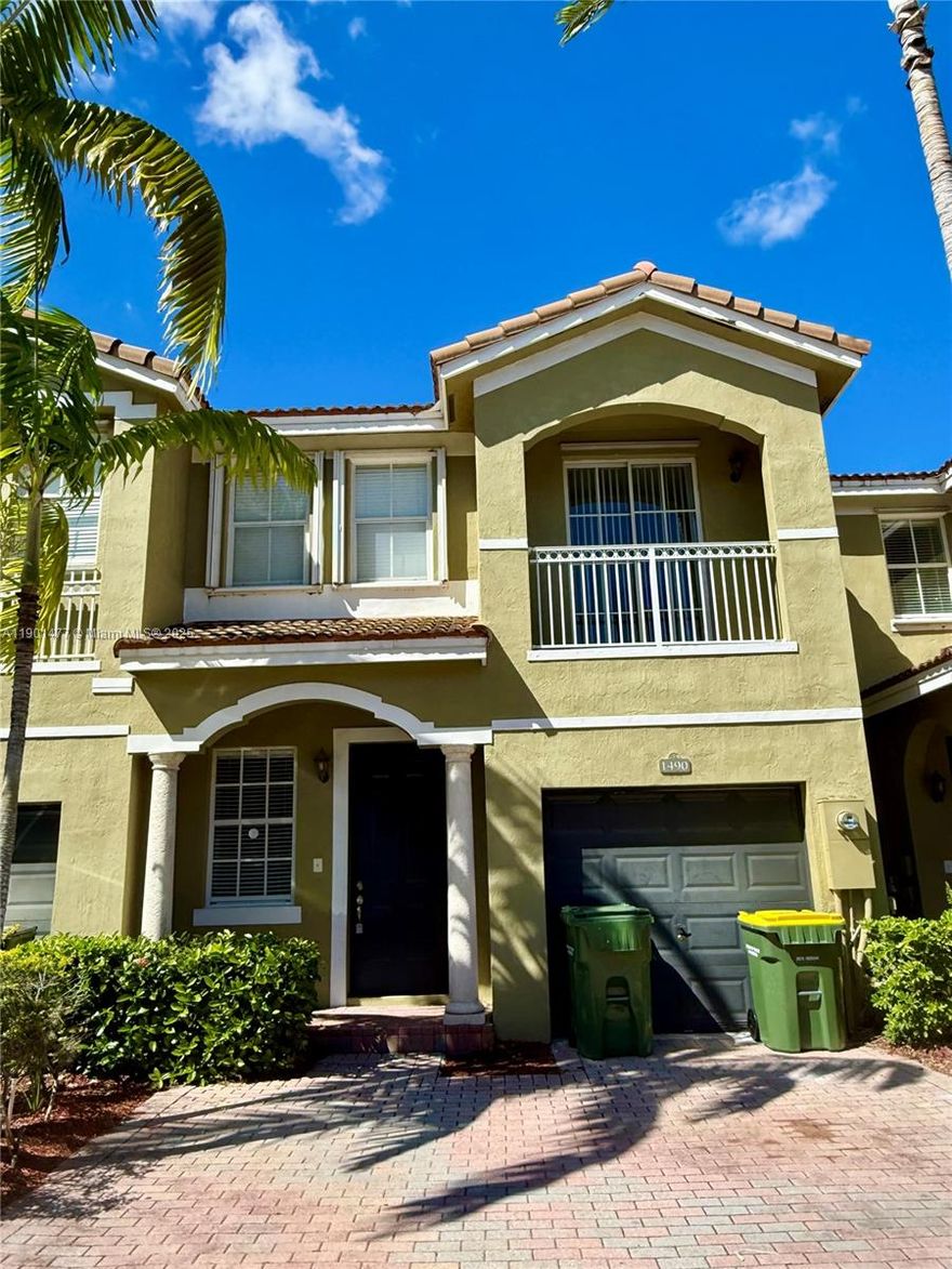 Beautiful, 3 bedroom 3 bath unit with 20 foot vaulted ceilings, in a gated community with large patio and attached garage. Unit contains new AC unit, storage room, walk in closets and community amenities include pool, clubhouse with gym and BBQ area.  One bedroom on 1st floor.

No approvals required, some of the lowest HOA fees in the area which also include cable & internet.  Unlike many smaller townhomes in the area, our floor plans are spacious and give off the feel of a true home.  We're working with a preferred lender to reduce buyers cost.