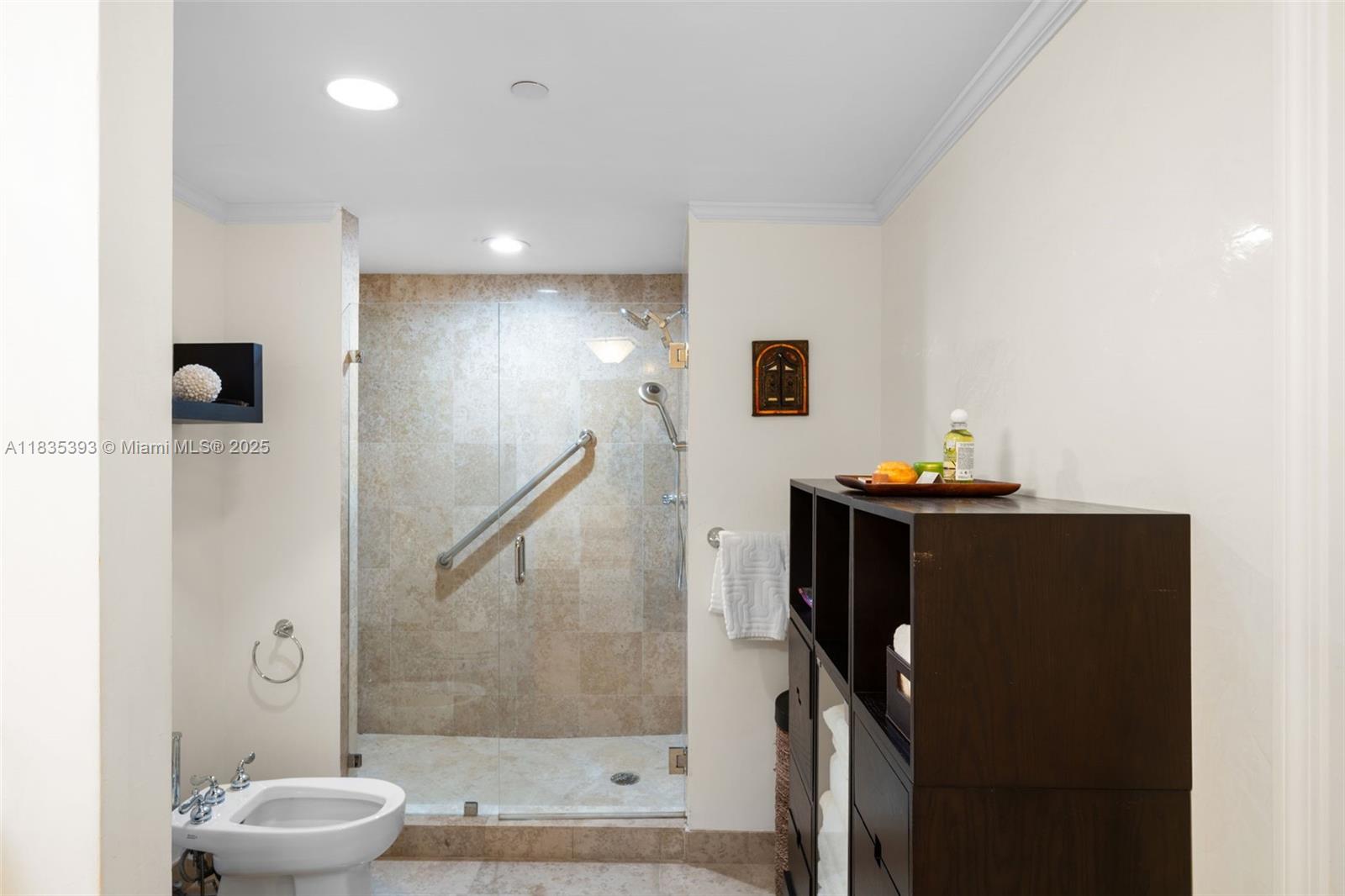 BLUE DIAMOND CONDO - Residential Lease