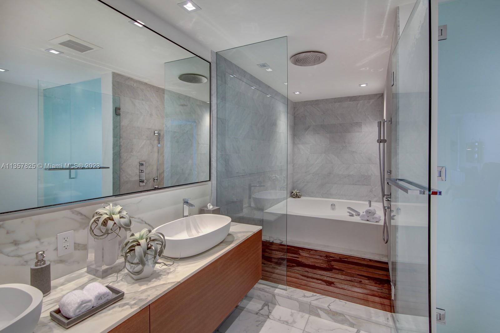 OCEANA BAL HARBOUR CONDO - Residential