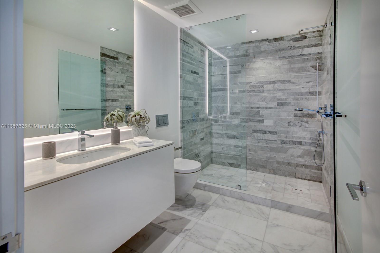 OCEANA BAL HARBOUR CONDO - Residential