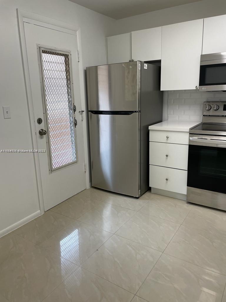 POLYNESIAN GARDENS CONDOM - Residential Lease