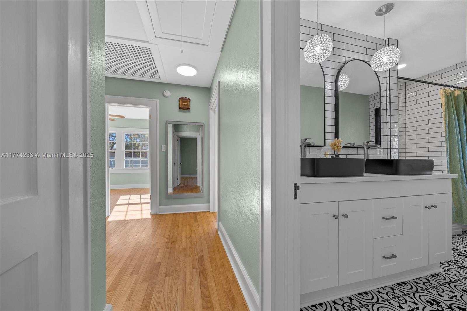 WYOMINA TER/CREST/PARK - Residential
