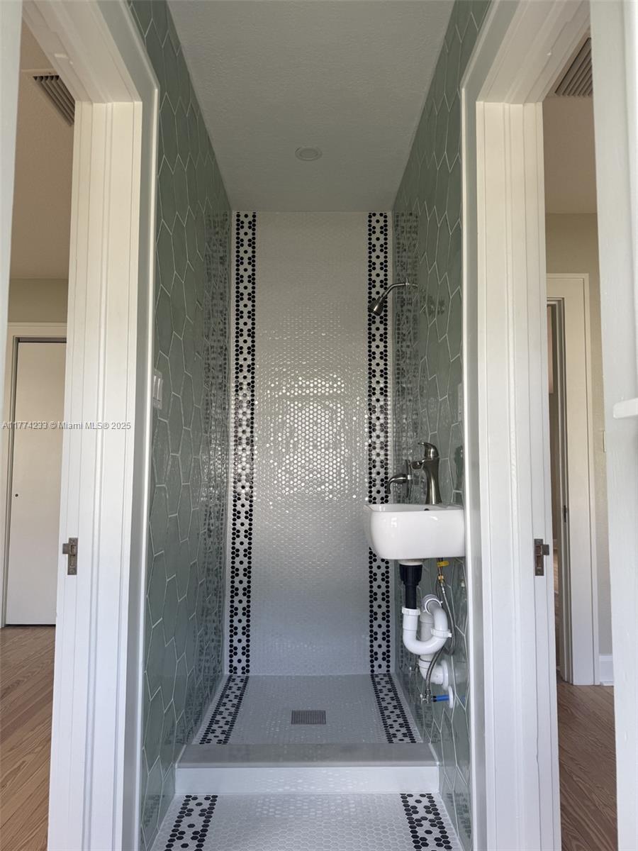 WYOMINA TER/CREST/PARK - Residential