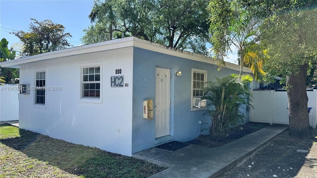 Photo of 800 SE 15th St #1, Fort Lauderdale, FL 33316 (MLS # A11963831)