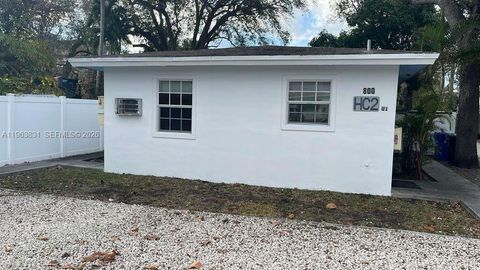 View photos, virtual tours, details... 800 SE 15th St 1 Fort Lauderdale FL 33316