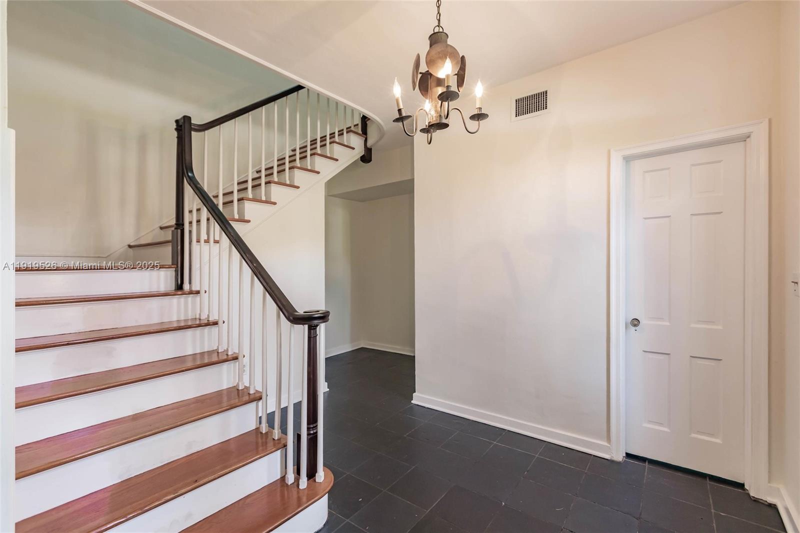 MIAMI SHORES SEC 3 - Residential