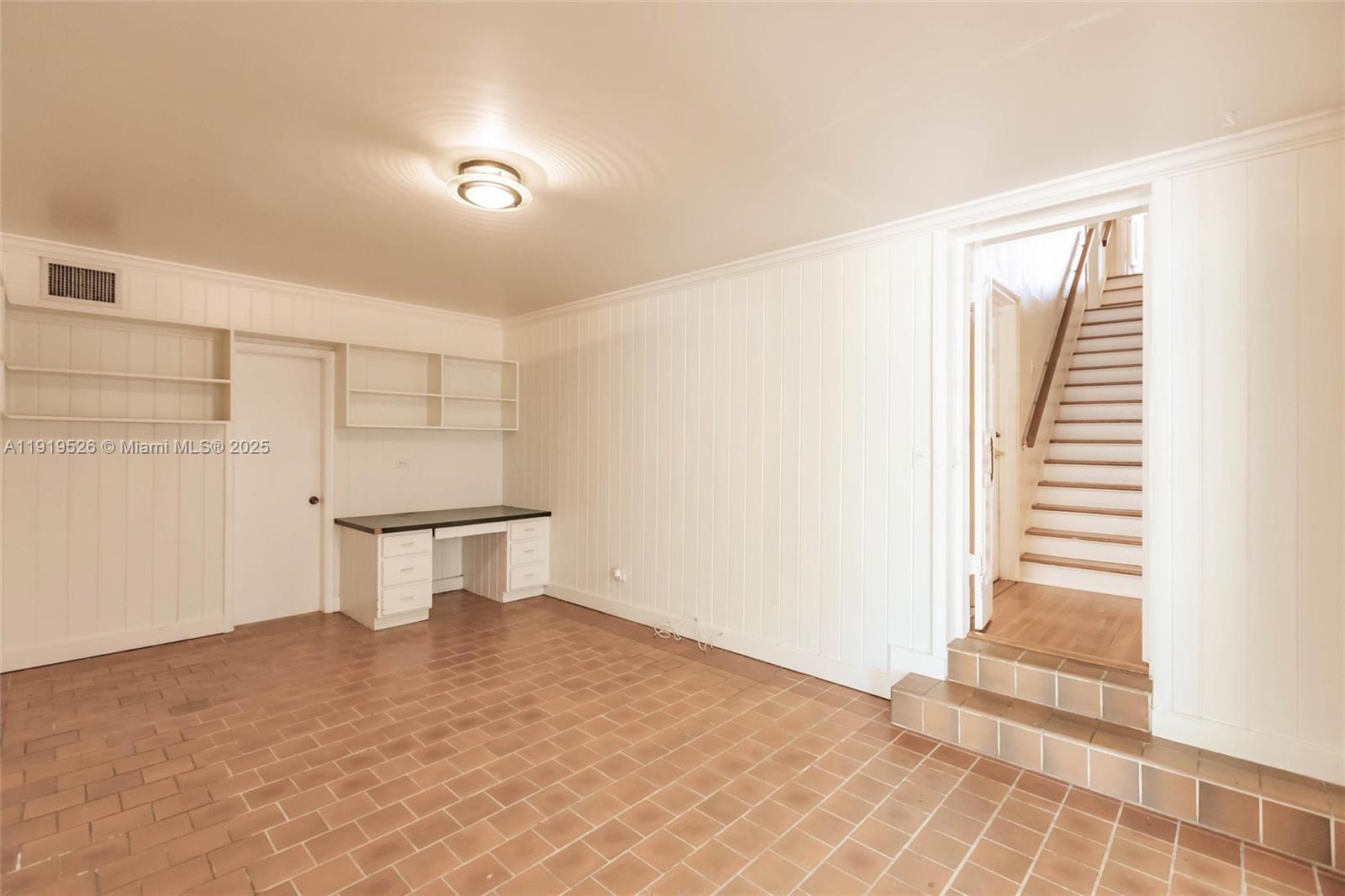 MIAMI SHORES SEC 3 - Residential