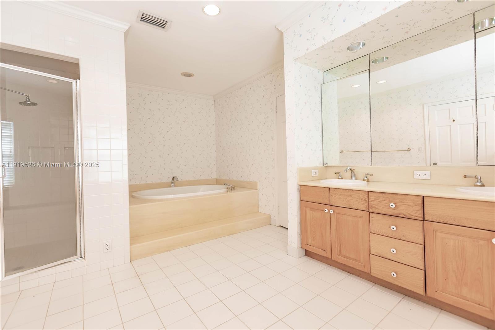 MIAMI SHORES SEC 3 - Residential