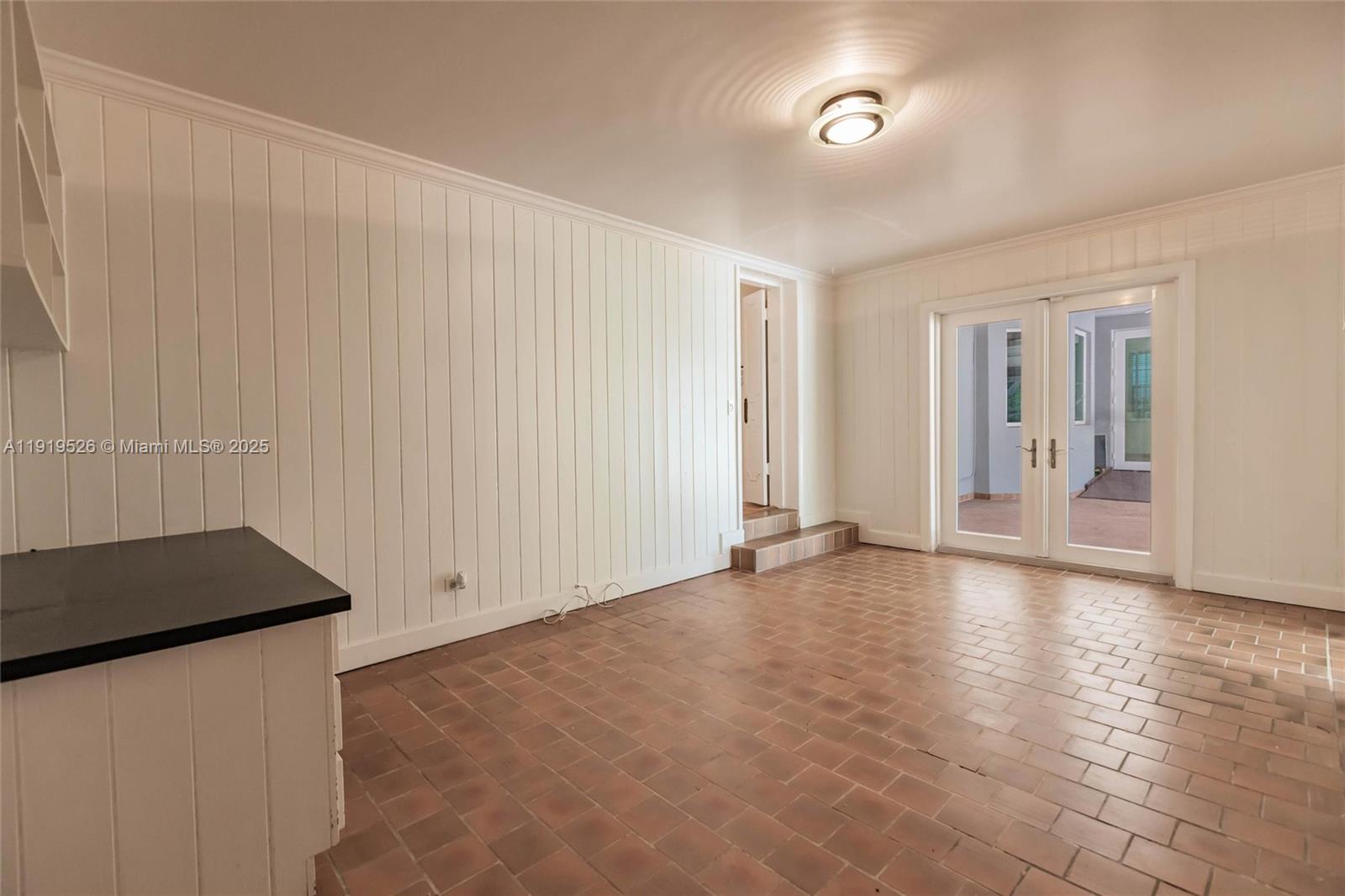 MIAMI SHORES SEC 3 - Residential