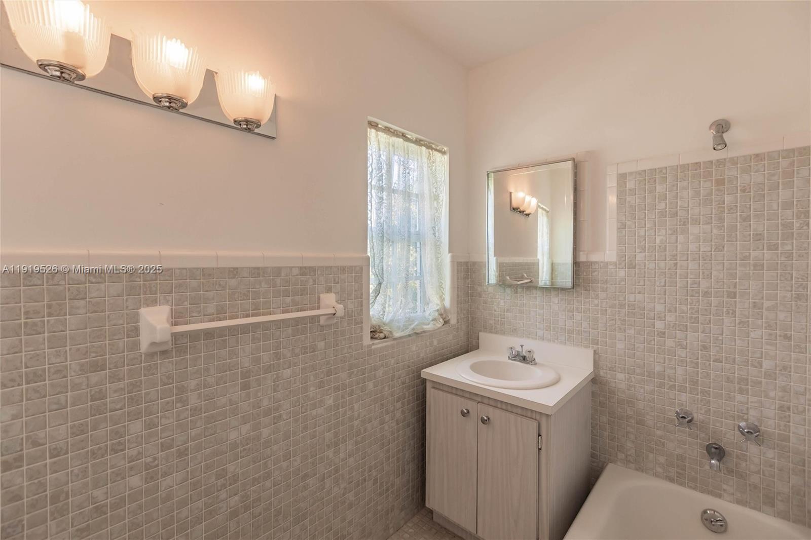 MIAMI SHORES SEC 3 - Residential