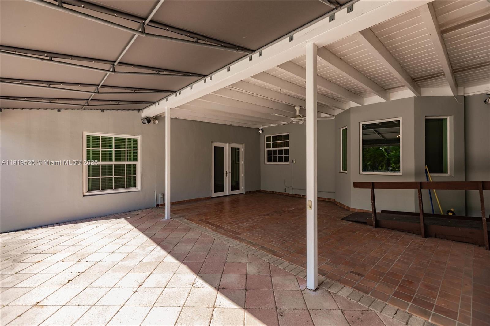 MIAMI SHORES SEC 3 - Residential