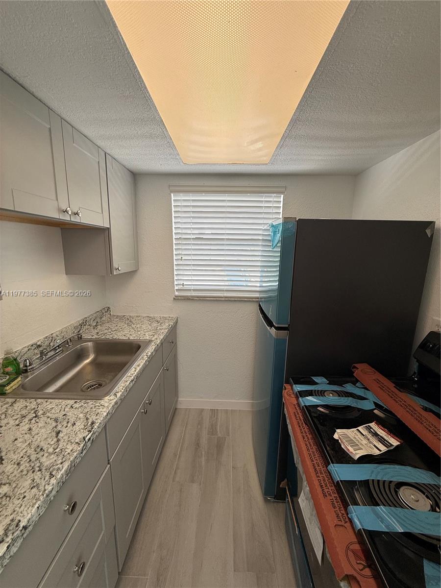 NORTH RIVERVIEW CONDO - Residential Lease