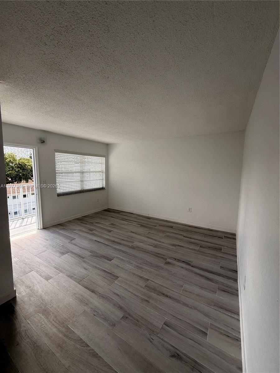 NORTH RIVERVIEW CONDO - Residential Lease