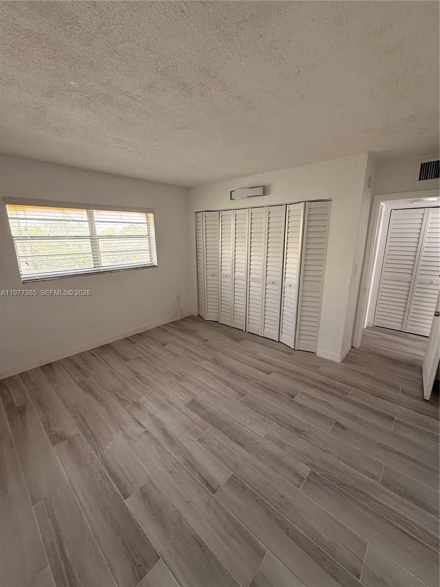 NORTH RIVERVIEW CONDO - Residential Lease