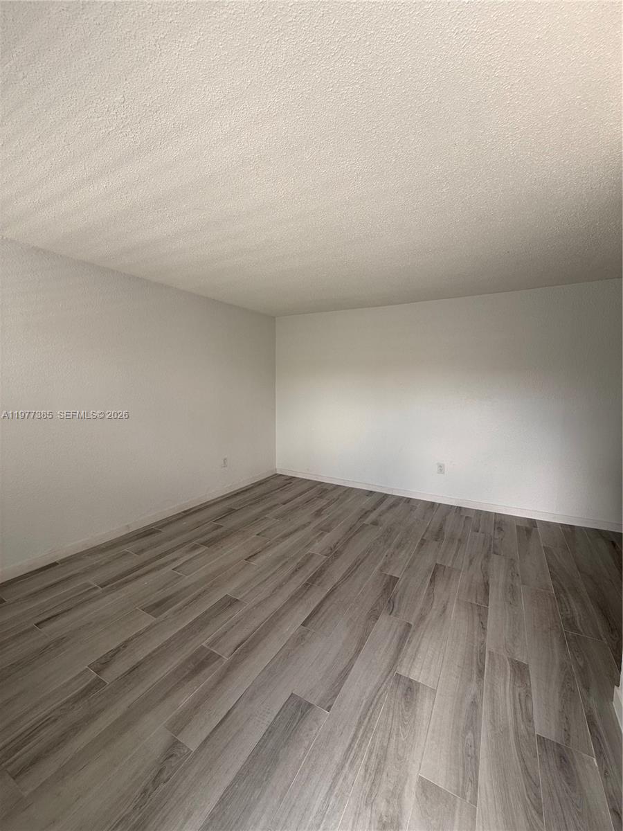 NORTH RIVERVIEW CONDO - Residential Lease