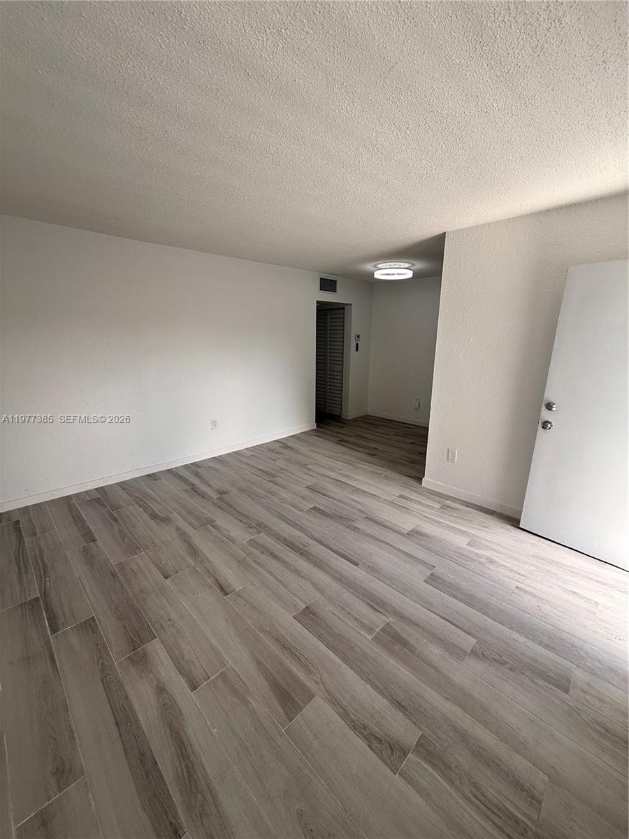NORTH RIVERVIEW CONDO - Residential Lease